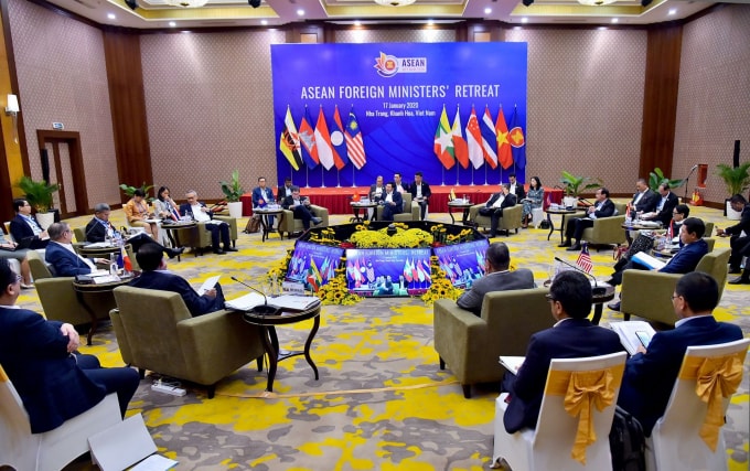 Phó Thủ tướng Phạm Bình Minh chủ trì hội nghị hẹp Bộ trưởng Ngoại giao ASEAN. Ảnh: Tuấn Anh
