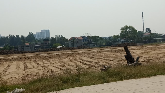 Nhiều thông tin cho rằng có hiện tượng dàn xếp để thông thầu 30 lô đất biệt thự, tuy nhiên lãnh đạo TP Sầm Sơn đã bác bỏ thông tin trên