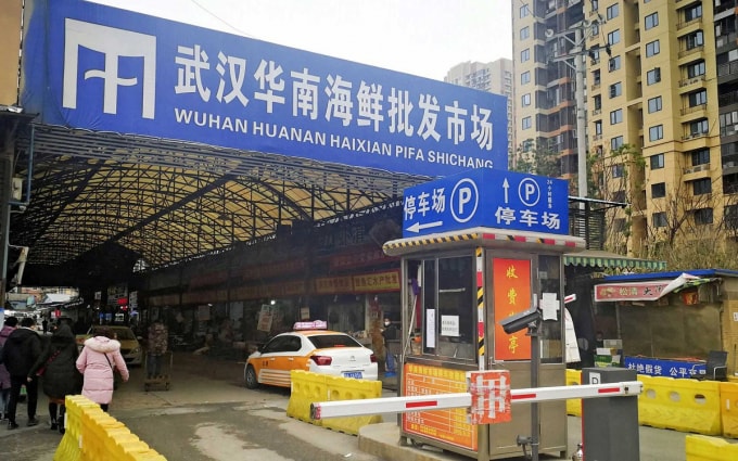 Chợ hải sản đầu mối ở thành phố Vũ Hán, tỉnh Hồ Bắc, Trung Quốc - nơi phát sinh dịch viêm phổi do chủng coronavirus mới gây ra. Ảnh: KYODO