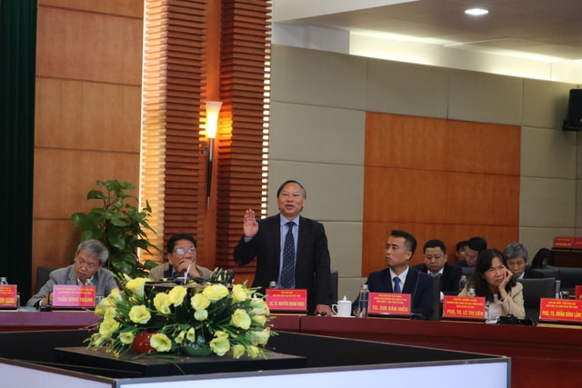 GS.TS. Nguyễn Quang Ngọc, Phó Chủ tịch Hội Khoa học Lịch sử Việt Nam phát biểu tại hội nghị