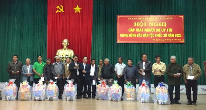 Huyện Cư M’gar mặt người có uy tín trong đồng bào dân tộc thiểu số dịp Tết Canh Tý