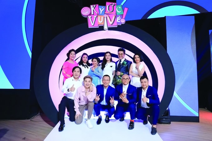 “Ký ức vui vẻ” là cùng nhau ôn cố tri tân, để thấy được những điều vui vẻ, từ đó trân trọng và hướng đến những tốt đẹp ở phía trước.