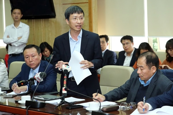 Nhiều ý kiến tại cuộc họp thống nhất nhận định tình hình dịch ở Việt Nam trong tầm kiểm soát. Ảnh: VGP