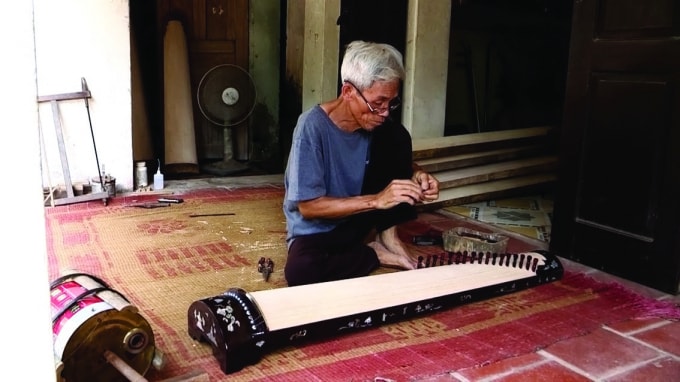 Nghệ nhân Đào Văn Soạn - người giữ lửa làng nghề làm đàn Đào Xá.