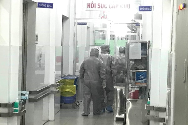 2 cha con người Trung Quốc hiện vẫn được cách ly, theo dõi và điều trị tại Bệnh viện Chợ Rẫy. Ảnh TL.