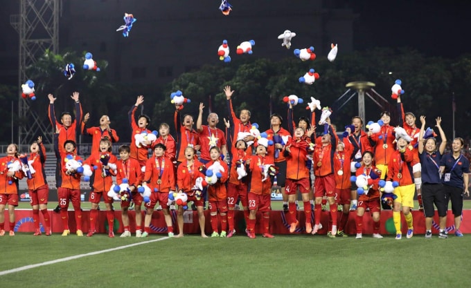 Tuyển nữ Việt Nam hiện là “nữ hoàng” Đông Nam Á với chức vô địch AFF Cup 2019 và huy chương vàng SEA Games 30. Ảnh: Dương Sơn