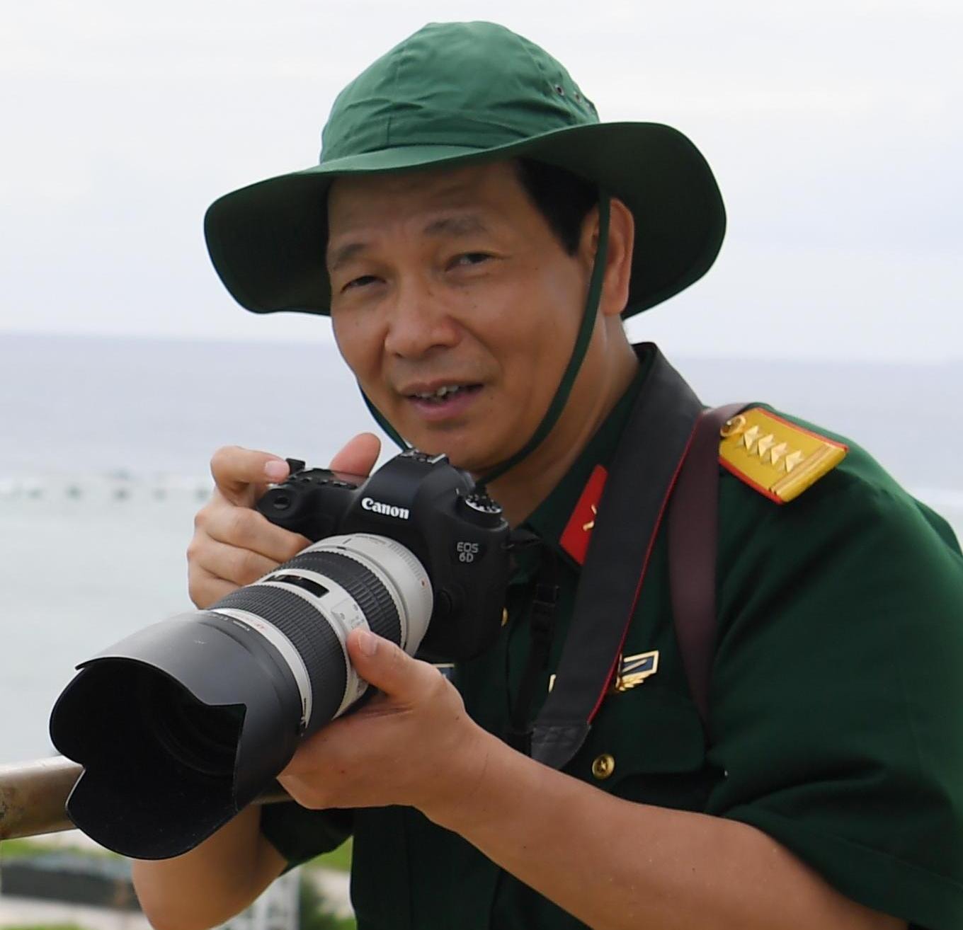 Nhà báo Nguyễn Minh Trường - Trưởng Ban Ảnh, Báo Quân đội nhân nân. Ảnh: NVCC