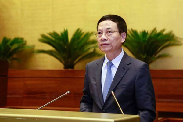 Đồng chí Nguyễn Mạnh Hùng, Ủy viên Trung ương Đảng, Bộ trưởng Bộ TT&TT kiêm Phó Trưởng Ban Tuyên giáo Trung ương là thành viên Ban Chỉ đạo Quốc gia phòng, chống dịch bệnh viêm đường hô hấp do chủng mới của virus Corona gây ra.