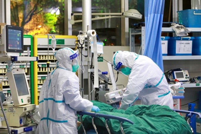 Số người tử vong vì dịch hô hấp cấp do chủng mới của virus corona tiếp tục tăng. Ảnh TL.
