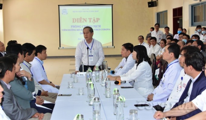 Chủ tịch UBND tỉnh Thừa Thiên Huế chỉ đạo buổi diễn tập.