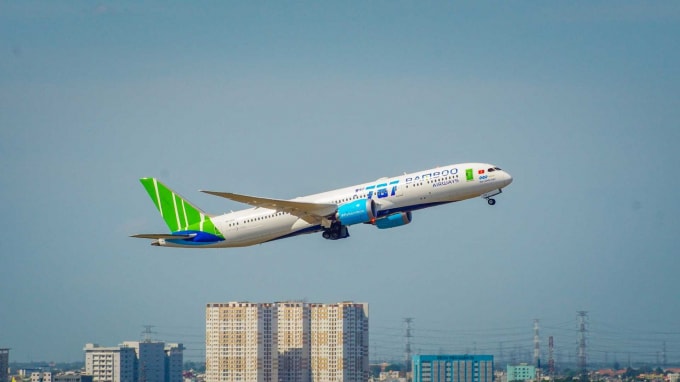 Ngay từ ngày đầu tiên của năm 2020, sân bay Tân Sơn Nhất đã đón chuyến bay thương mại đầu tiên khai thác bằng Boeing 787-9 Dreamliner của Bamboo Airways.