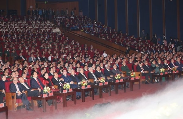Các đồng chí lãnh đạo, nguyên lãnh đạo Đảng, Nhà nước và các đại biểu dự Lễ kỷ niệm. Ảnh: TTXVN