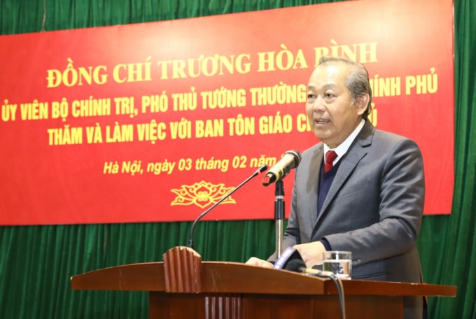Tại buổi làm việc, Phó Thủ tướng yêu cầu không để các thế lực xấu lợi dụng tôn giáo để móc nối, kích động, chống phá khối đại đoàn kết dân tộc, đoàn kết tôn giáo. Ảnh: VGP