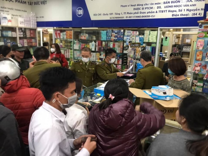 Tổng cục Quản lý thị trường công bố 64 đường dây nóng tiếp nhận thông tin phản ánh những hành vi lợi dụng dịch bệnh nCoV để trục lợi. Ảnh:TL