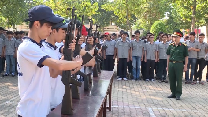 Phó Thủ tướng yêu cầu kịp thời củng cố, kiện toàn hội đồng GDQP&AN các cấp, đảm bảo đủ số lượng, đúng thành phần theo quy định; duy trì nền nếp, nâng cao chất lượng, hiệu quả hoạt động và thực hiện tốt việc kiểm tra công tác GDQP&AN theo kế hoạch ở tất cả các cấp. Ảnh: Thanh Liêm