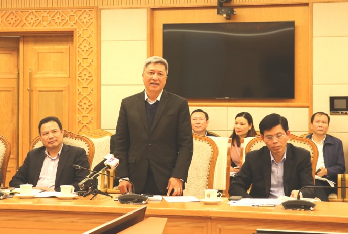 Thứ trưởng Nguyễn Trường Sơn cho biết, tại Trung Quốc đã ghi nhận 17.205 trường hợp tại 31/31 tỉnh/thành phố. Còn trên thế giới, dịch bệnh này đã lây lan tới 26 quốc gia và vùng lãnh thổ (bên ngoài lục địa Trung Quốc) với 184 trường hợp mắc bệnh. Ảnh: Trần Mạnh