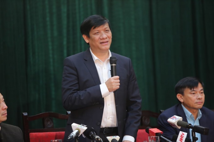 Ông Nguyễn Thanh Long, phó trưởng Ban Tuyên giáo TƯ, thứ trưởng Bộ Y tế, chủ trì cuộc họp báo.