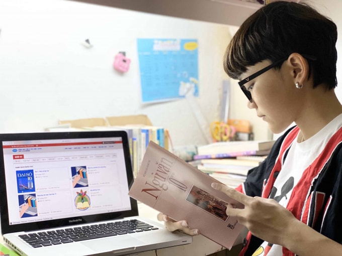 Học sinh lớp 10 học từ xa bằng giải pháp VNPT E-Learning.