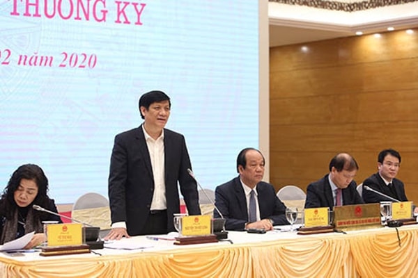 Phó Trưởng Ban Tuyên giáo Trung ương, Thứ trưởng Bộ Y tế Nguyễn Thanh Long trả lời các cơ quan báo chí tại họp báo