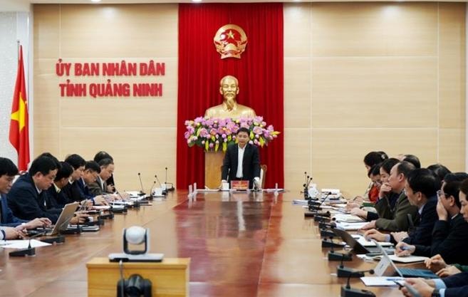 Chủ tịch UBND tỉnh Nguyễn Văn Thắng phát biểu tại cuộc họp với các sở, ngành, địa phương về thực hiện mục tiêu GRDP năm 2020. Ảnh Hồng Nhung.