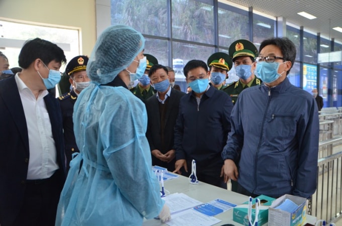 Phó Thủ tướng Vũ Đức Đam kiểm tra phòng chống dịch tại Cửa khẩu quốc tế Móng Cái.