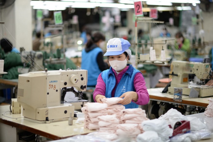Nguyên liệu sản xuất khẩu trang sẽ được miễn thuế nhập khẩu. Ảnh: TL