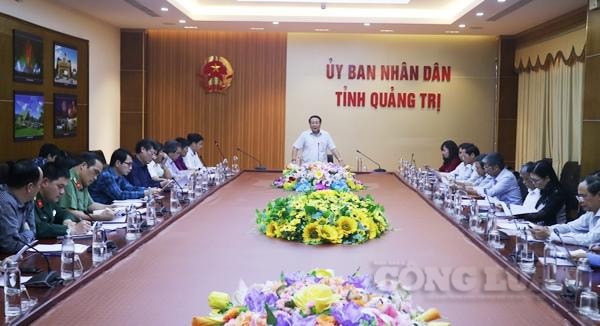 Ông Hà Sỹ Đồng, Phó Chủ tịch Thường trực tỉnh Quảng Trị chủ trì cuộc họp.