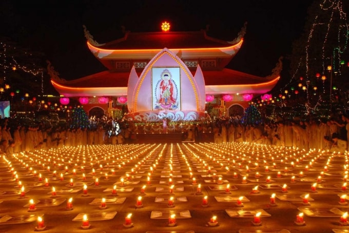 Không gian trang nghiêm nơi cửa Phật. Ảnh: Cần Thơ tourist