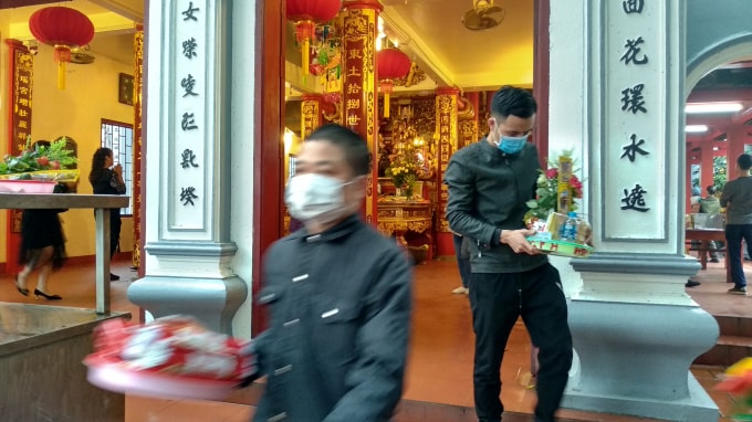 Mọi năm, trung bình mỗi ngày rằm tháng Giêng, Phủ Tây Hồ thu hút khoảng 15 vạn lượt người.