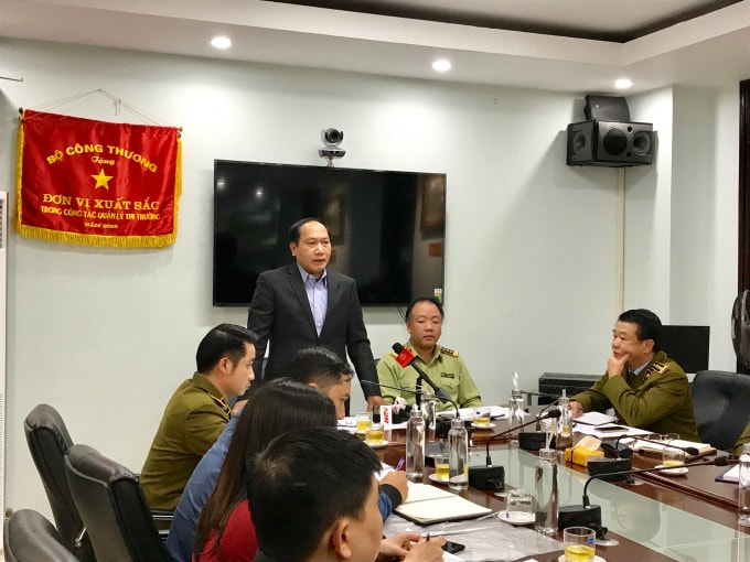 Chánh Văn phòng Ban Chỉ đạo 389 Quốc gia Đàm Thanh Thế đề nghị lực lượng chức năng quản lý chặt chẽ cửa khẩu, không để các thiết bị y tế phục vụ phòng chống dịch bệnh xuất ra ngoài biên giới