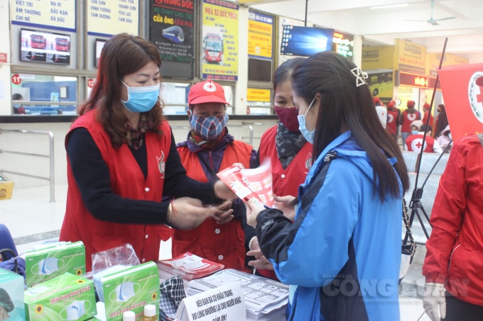 Chủ động phòng chống dịch bệnh viêm đường hô hấp cấp do chủ mới của virus Corona tại các bến xe trên địa bàn Hà Nội