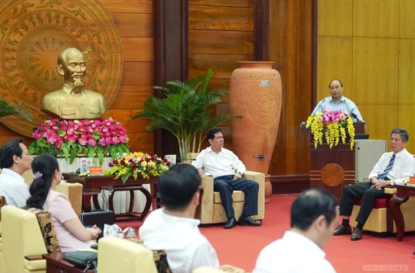 Thủ tướng Nguyễn Xuân Phúc phát biểu tại cuộc làm việc với lãnh đạo tỉnh Trà Vinh. Ảnh: VGP