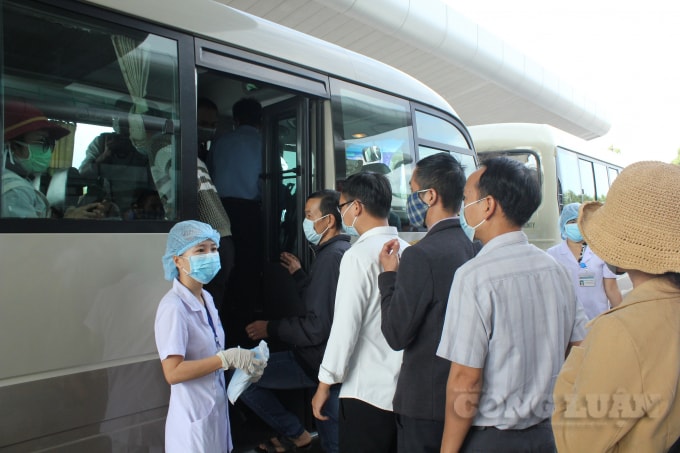 Tiếp nhận công dân từ Cảng hàng không Phú Bài.