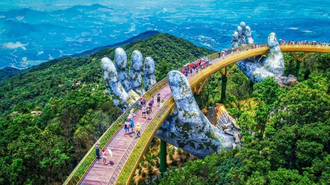 Đà Nẵng - Cầu Vàng tại Sun World Ba Na Hills.