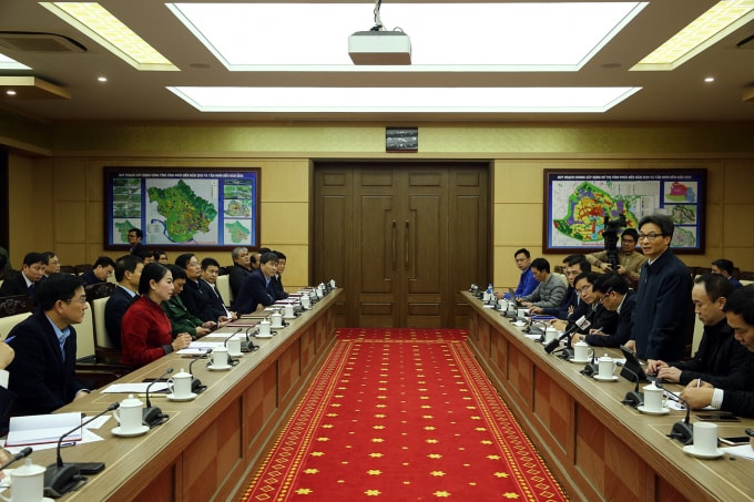 Phó Thủ tướng Vũ Đức Đam đã đi kiểm tra, đôn đốc công tác phòng chống dịch bệnh nCoV tại Vĩnh Phúc. Ảnh: Trần Mạnh