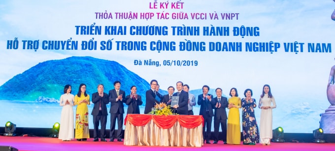 Ký kết chuyển đổi số DN.