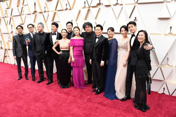 Êkip Parasite đến từ Hàn Quốc trên thảm đỏ Oscar 2020.