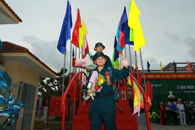 Thanh niên Quảng Nam hăng hái lên đường nhập ngũ phục vụ Tổ Quốc. (ảnh MC)