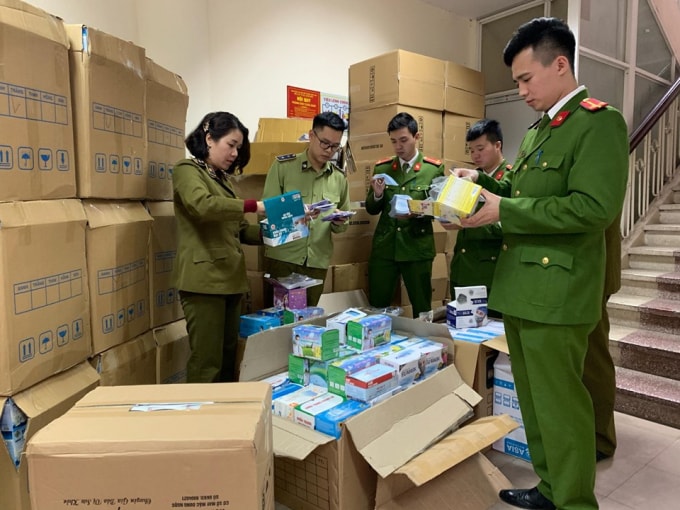 Lực lượng liên ngành tạm giữ 90.000 chiếc khẩu trang y tế bán giá cao gấp 8 lần so với bình thường