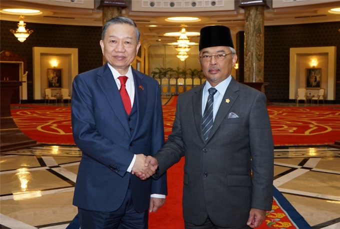 Đại tướng Tô Lâm yết kiến Quốc vương Malaysia Abdullah Sultan Ahmad Shah. Ảnh: BCA.