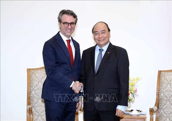Thủ tướng Nguyễn Xuân Phúc tiếp Đại sứ, Trưởng Phái đoàn Liên minh châu Âu tại Việt Nam Pier Giorgio Alibert. Ảnh: TTXVN