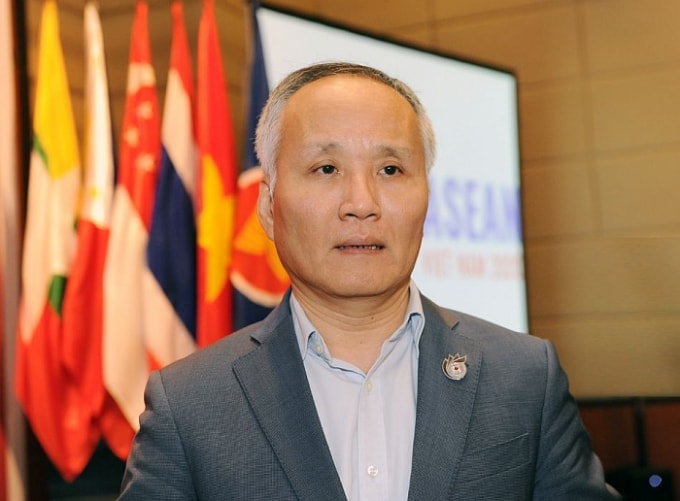 Thứ trưởng Bộ Công Thương Quốc Khánh trả lời báo chí bên lề Hội nghị của Nhóm Đặc trách Cao cấp về Hội nhập kinh tế ASEAN lần thứ 37 ngày 13/2 tại Hà Nội. Ảnh: Diễn Tú