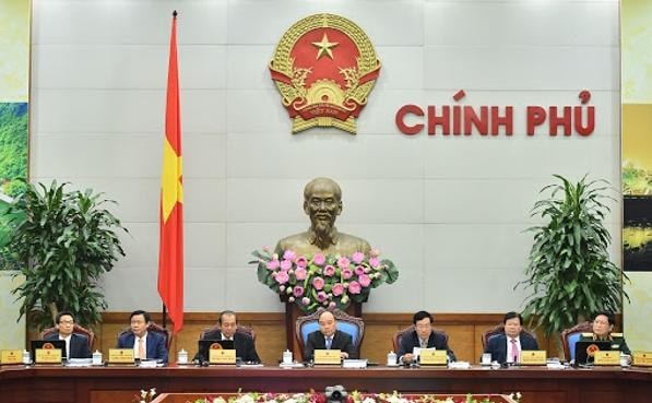 Thủ tướng Nguyễn Xuân Phúc có quyết định bổ sung phân công công tác đối với Thủ tướng, các Phó Thủ tướng sau khi Phó Thủ tướng Vương Đình Huệ (thứ hai từ trái qua) được Bộ Chính trị phân công giữ chức Bí thư Thành ủy Hà Nội. Ảnh: VGP