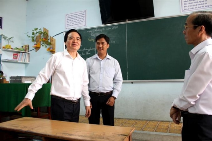 Bộ trưởng Phùng Xuân Nhạ kiểm tra công tác phòng, chống dịch covid-19 tại một số cơ sở giáo dục tỉnh Đồng Tháp sáng 14/2.