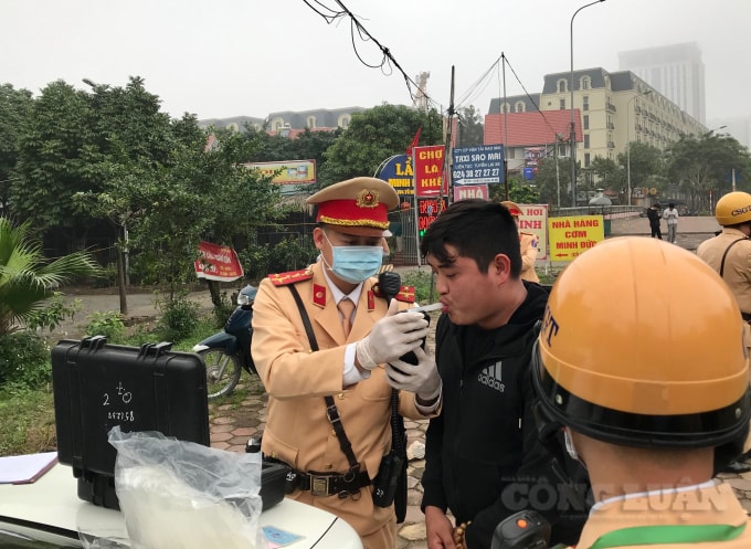 Lực lượng CSGT tăng cường kiểm tra, xử lý vi phạm nồng độ cồn