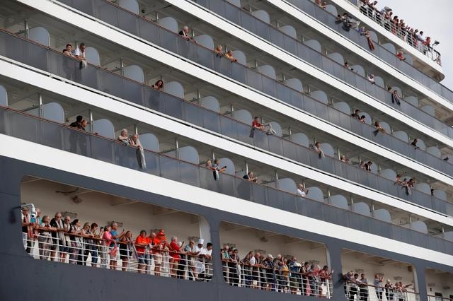 Các hành khách trên chiếc tàu MS Westerdam. Ảnh: Reuters