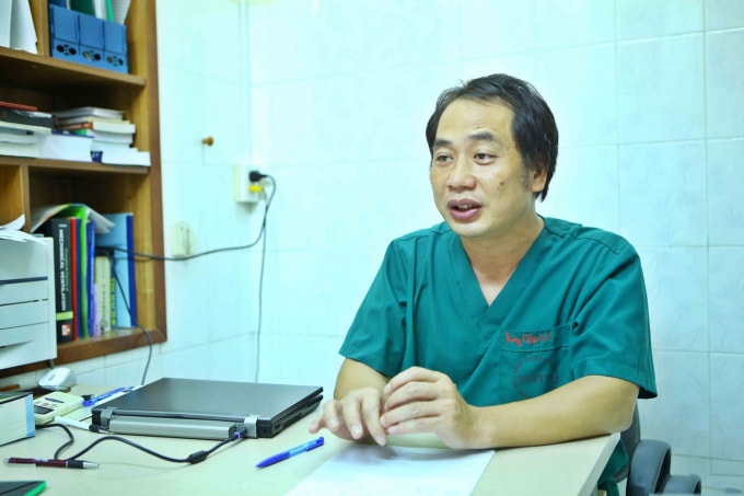 Bác sĩ Nguyễn Trung Cấp, Trưởng khoa Cấp cứu, Bệnh viện Nhiệt đới Trung ương
