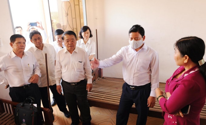 Ông Phạm Tấn Hòa – Phó Chủ tịch UBND tỉnh Long An đề nghị các đơn vị liên quan chuẩn bị đầy đủ các điều kiện thành lập bệnh viện dã chiến.