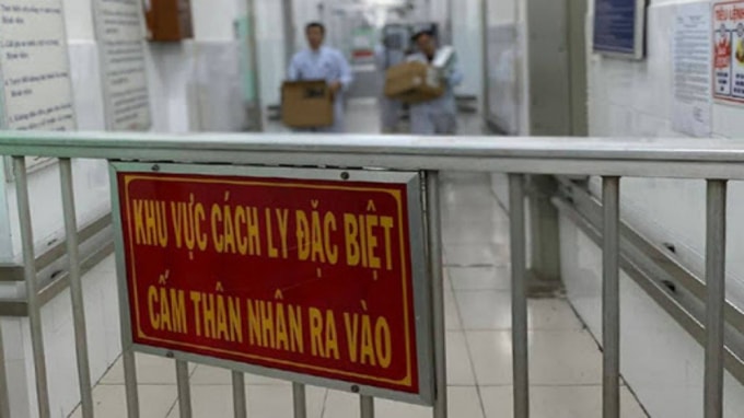 Trung tâm Y tế các quận, huyện, thị xã tăng cường giám sát phát hiện người nghi mắc Covid-19. Ảnh TL.