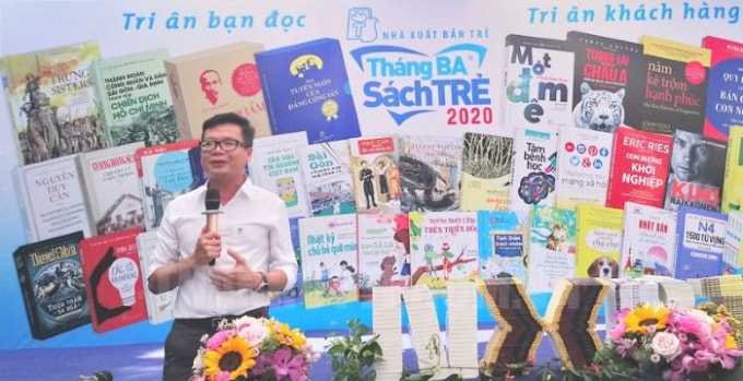 Phó Giám đốc NXB Trẻ Nguyễn Thành Nam giới thiệu các ấn phẩm đặc sắc của chương trình “Tháng ba Sách Trẻ” 2020.